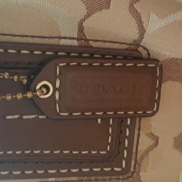 Coach Hamptons Signature Purse - Picture 6 of 12